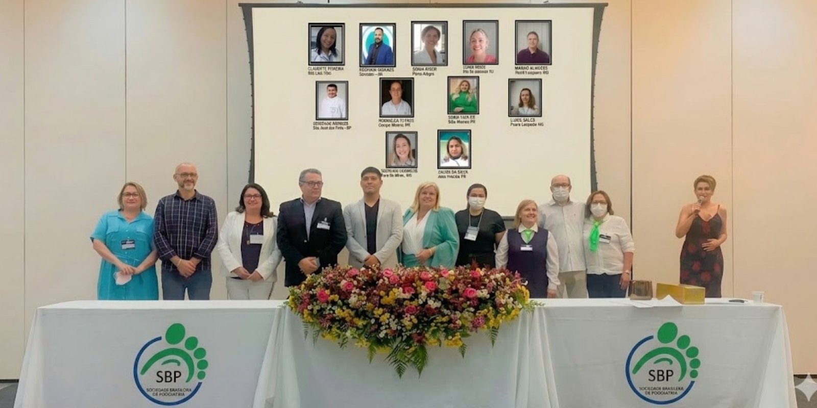 Profissionais reunidos marcando a união nacional e o início histórico da Sociedade Brasileira de Podologia (SBP)